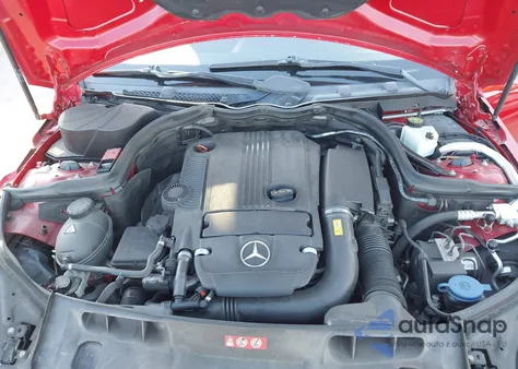 2013 Mercedes-Benz C 250 Sport z USA, uszkodzony, nr VIN WDDGF4HBXDA775826